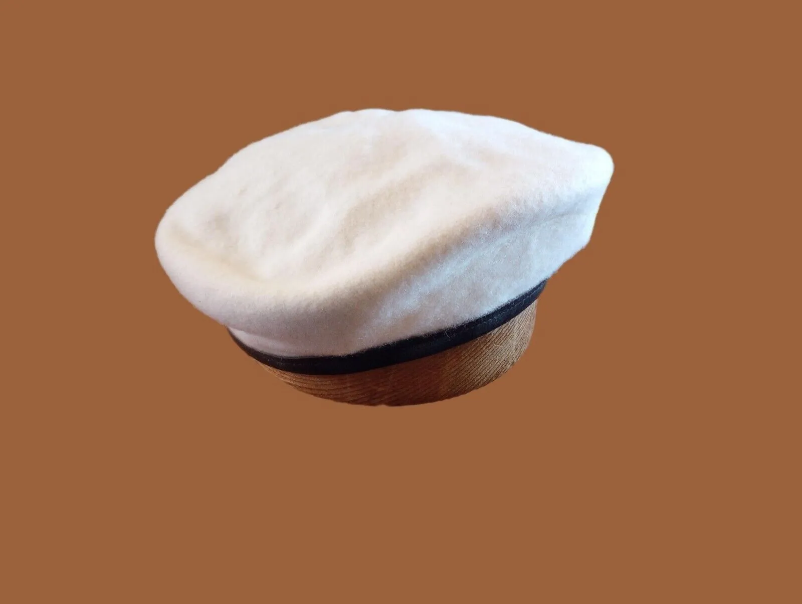 GENUINE U.S MILITARY ISSUE WHITE BERET WOOL BANCROFT  7 1/8  MEDIUM NEW USA MADE